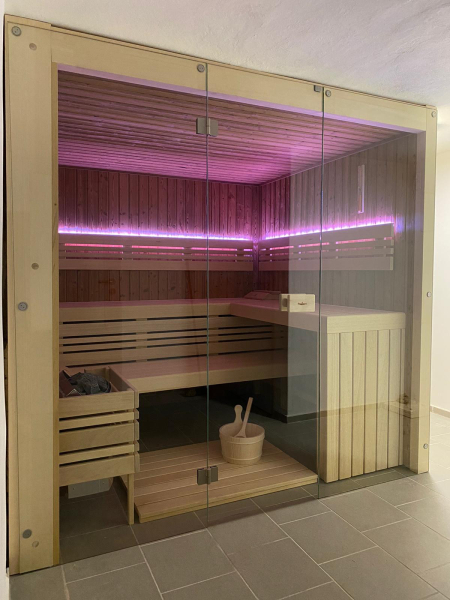 Finská sauna s čelním prosklením