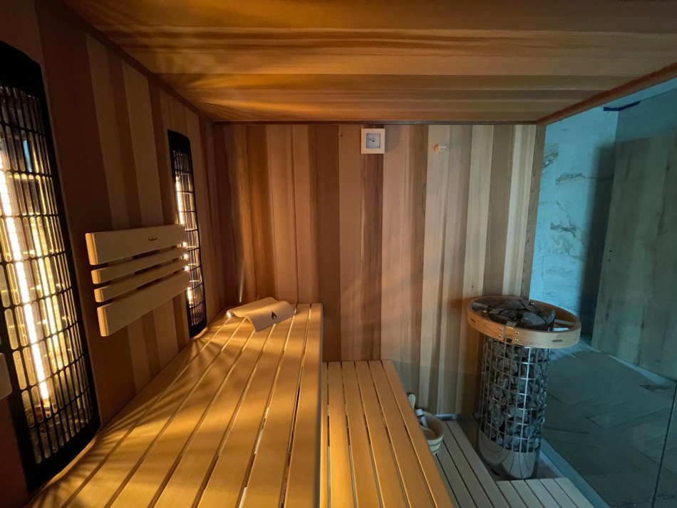 Sauna s kombinovaným režimem: spojení finské klasiky a moderní infračervené technologie