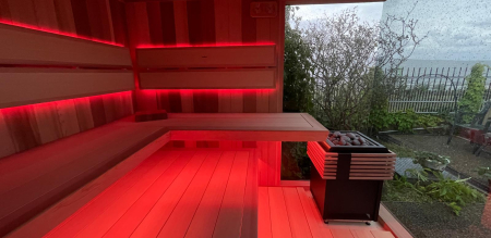Venkovní prosklená sauna: Luxusní relax pod širým nebem