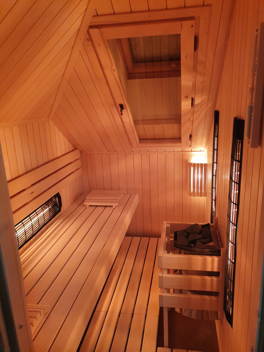 Prosklená sauna gold