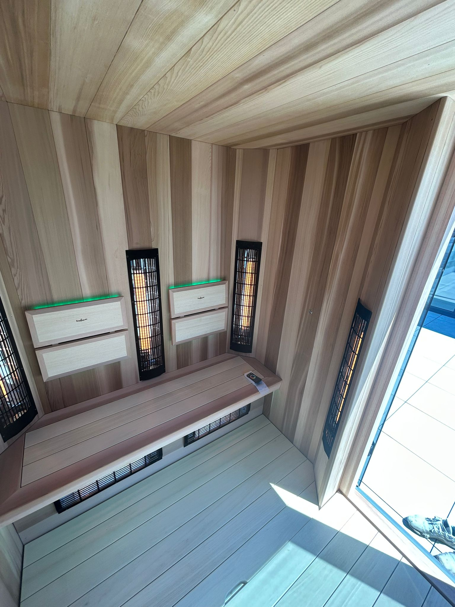 VENKOVNÍ INFRASAUNA VENKOVNÍ INFRASAUNA
