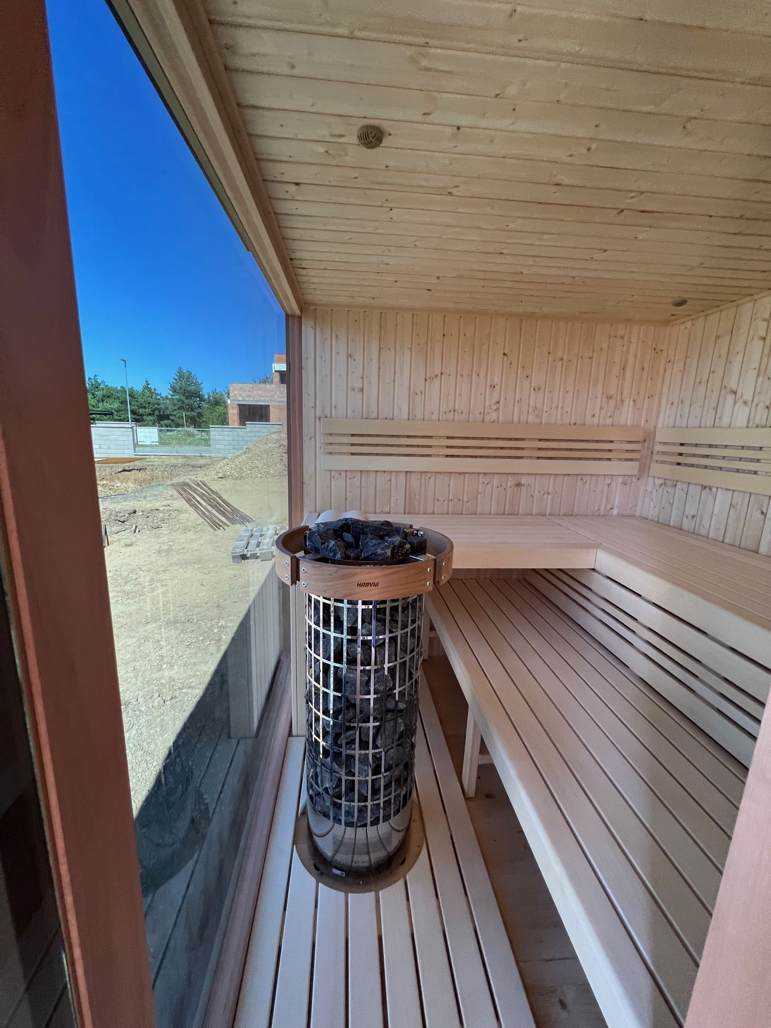 Venkovní sauna se sprchou a odpočívárnou