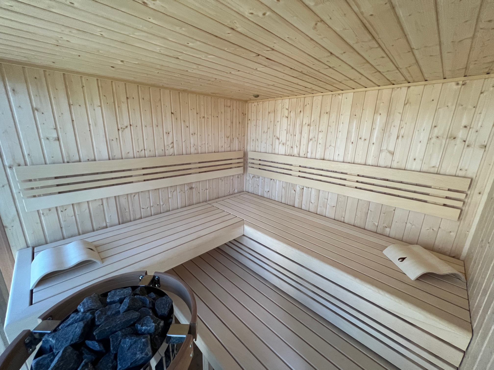 Venkovní sauna se sprchou a odpočívárnou